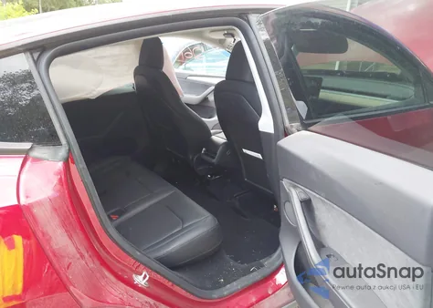 2024 Tesla Model Y Long Range Dual Motor All-Wheel Drive z USA, uszkodzony, nr VIN 7SAYGDEE2RA241406